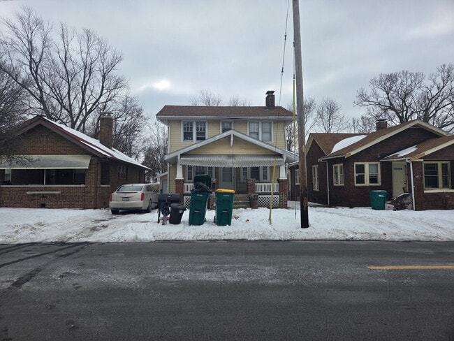 Building Photo - 651 W Wood St