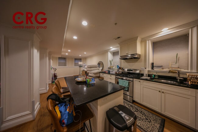 Building Photo - 1803 Beacon St Unit 1 Rental