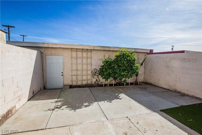 Photo - 319 E Pecos Way