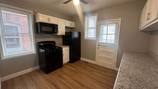 Photo - 5042-5044-5044 Pernod Ave Unidad 5042 1F