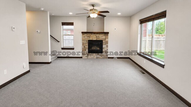 Photo - *** Modern *** 3 Bed 2.5 Bath Townhouse
