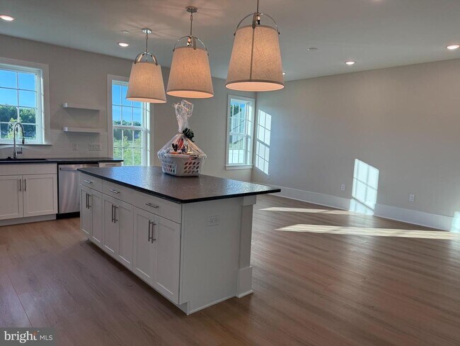Photo - 1404 Justin Dr