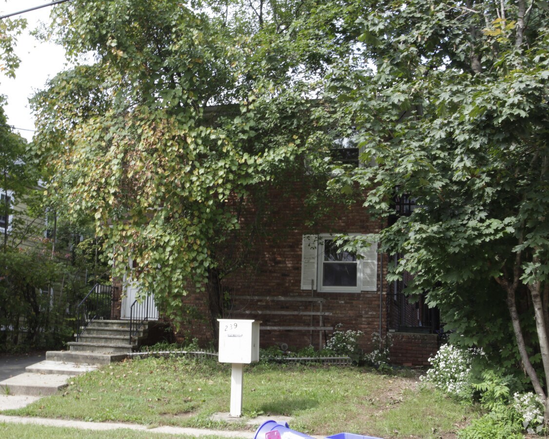 Photo - 239 Montgomery St