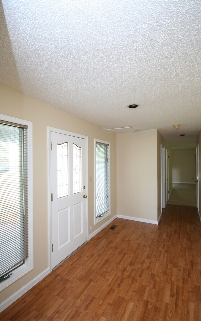 Photo - 111 Heatherwood Dr