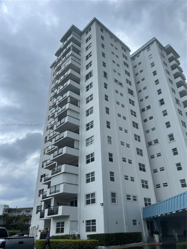 Building Photo - 1500 S Ocean Blvd Unit 508