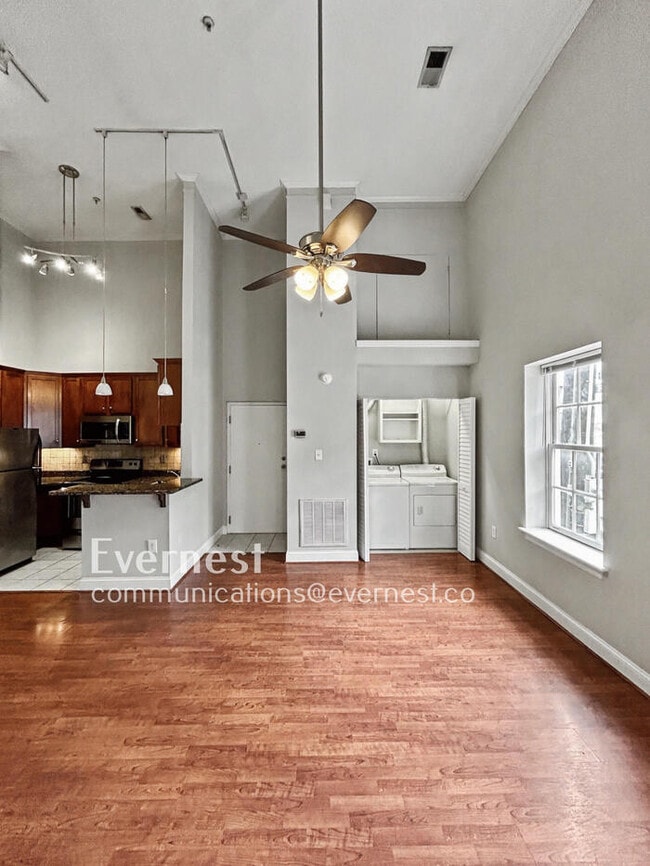 Photo - 2418 E Franklin St Unit U104