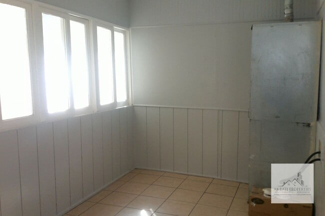 Photo - Cute Traditional. 3 Bedroom 1 bath home in Tower District.