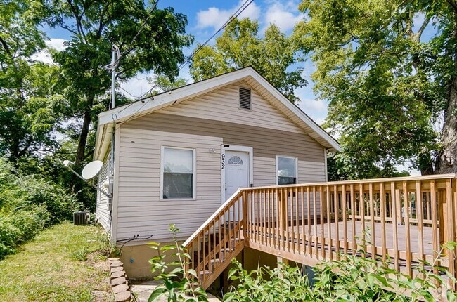Building Photo - 2 Bedroom, 1 Bath Rental