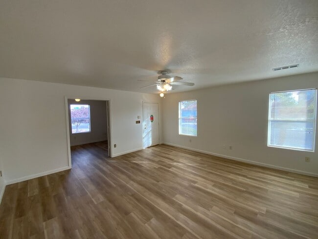 Photo - 4 Bedroom Single Story Home Available Near...