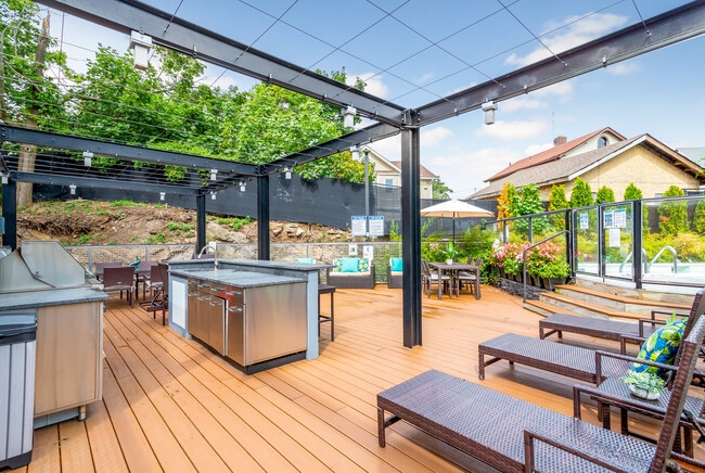 Outdoor Entertaining - The Modern Port Chester Apartments