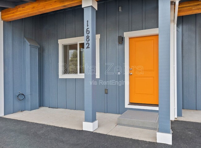 Building Photo - 1682 SW Salmon Ave