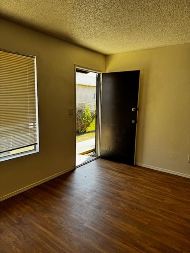 Building Photo - 310 Decatur St Unit B