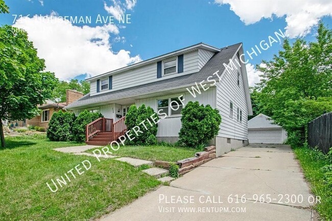 Building Photo - 716 Houseman Ave NE