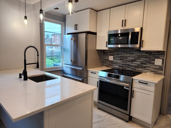 320 W Main St Unit 3