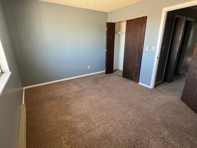 Photo - 44 Royal Crest Dr