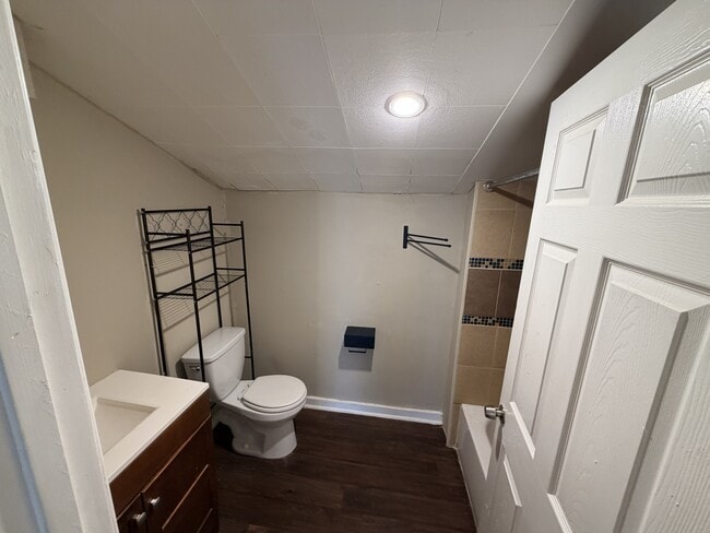 Photo - 4704 Chenevert St