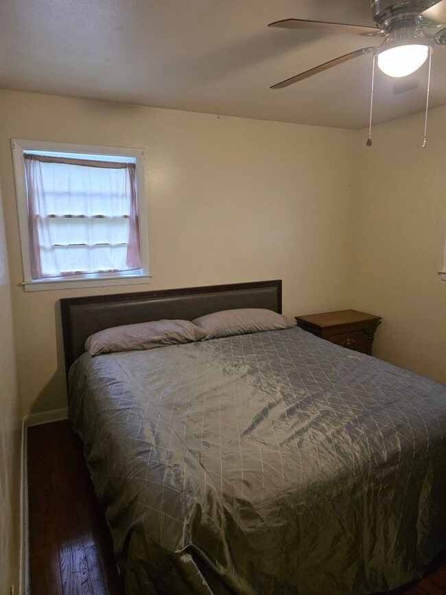 Building Photo - Month to month 1 BR rental Share