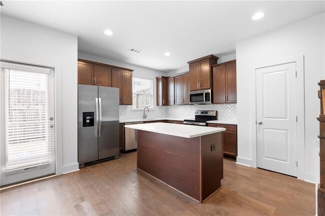 Building Photo - 6256 Hillandale Dr