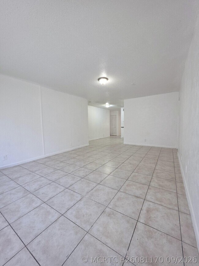 5631 NW 27th Ct Unidad 5631
