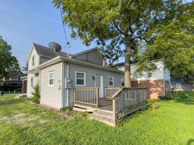 Building Photo - PRELEASING for AUGUST! Close to Campus