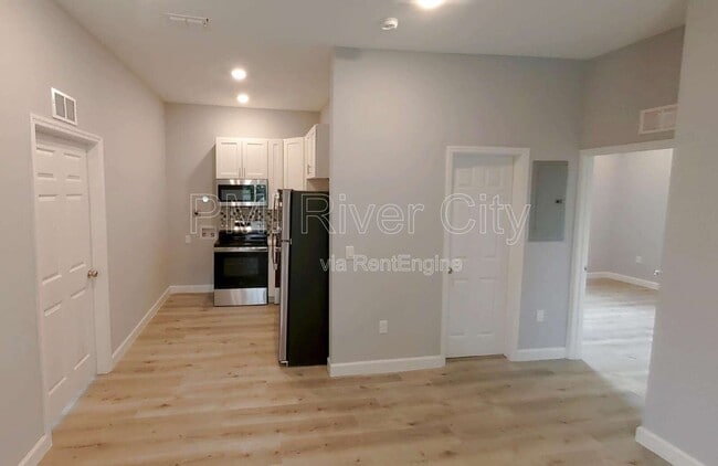 Photo - 151 W 17th St Unit 3