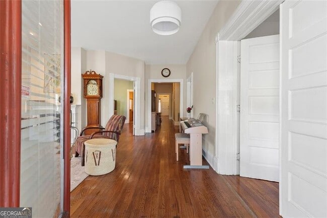 Photo - 1092 Oak St SW