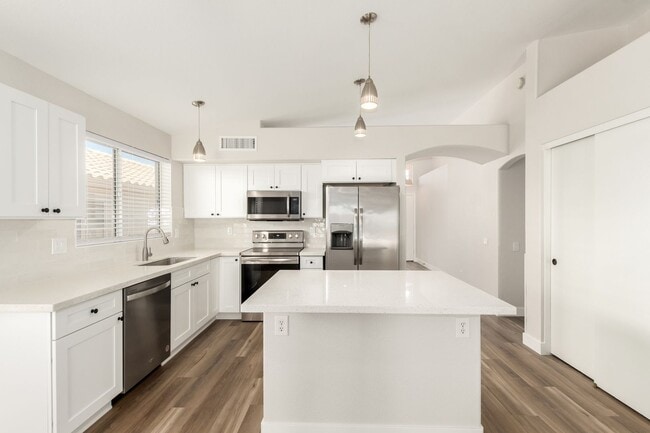 Beautifully Updated 3-Bedroom Home in Prem... - Beautifully Updated 3-Bedroom Home in Prem...