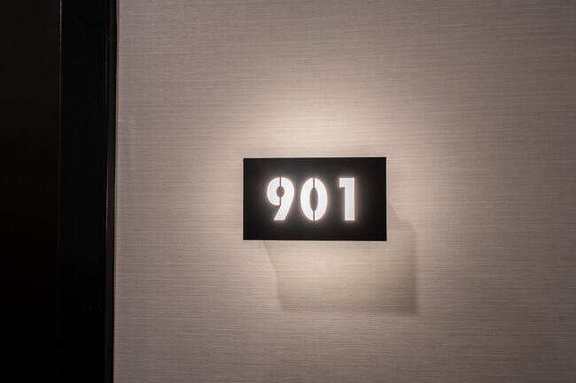 Photo - 1007 The Queensway Unité 713