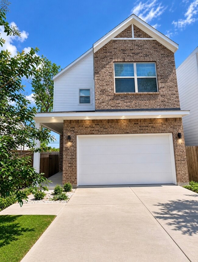 Photo - 303 Queen Sude Ln