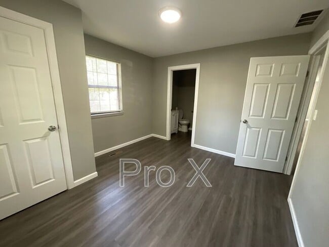 Photo - 501 E 24th St