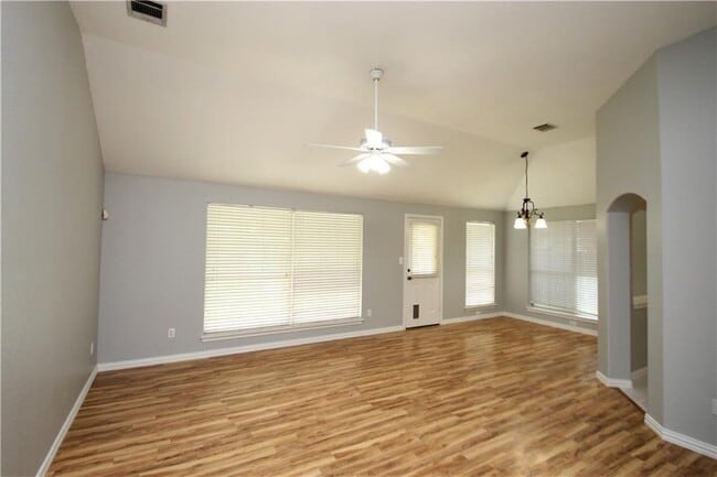 Photo - 613 Runners Ridge