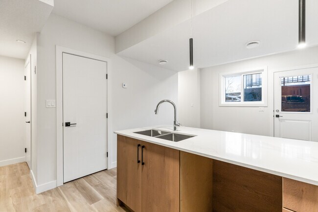 Photo - 11204-11132 132 St NW