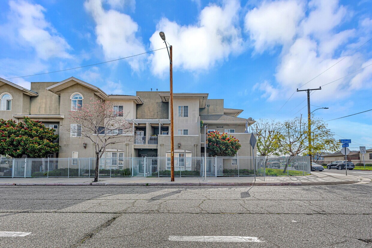 Photo - 12032 S Broadway (Los Angeles, CA)