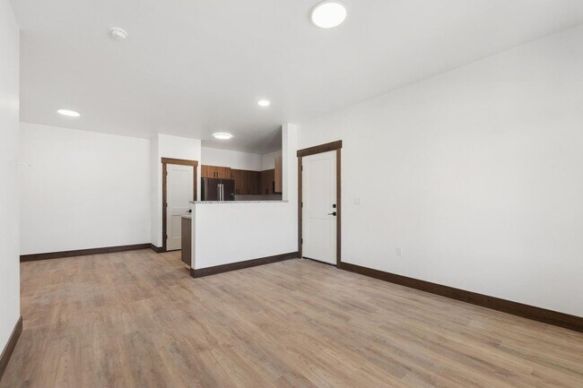 2004 Jefferson Blvd Unit 301 (LR-XXX)