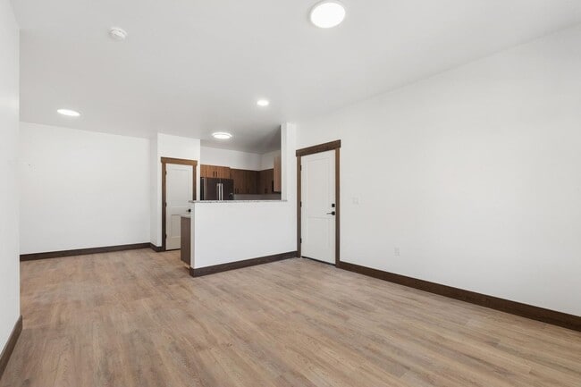 Photo - 2004 Jefferson Blvd Unit 202 (LR-XXX)
