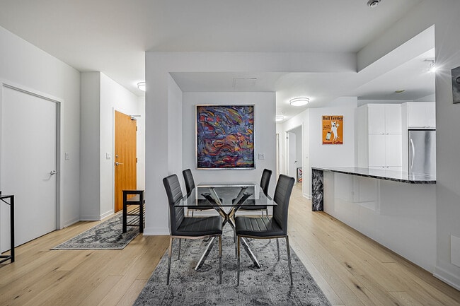 Photo - 33 Lombard St