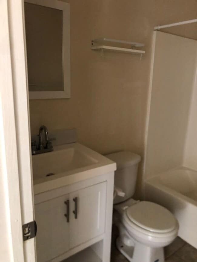 Photo - 252 Stonebridge Dr