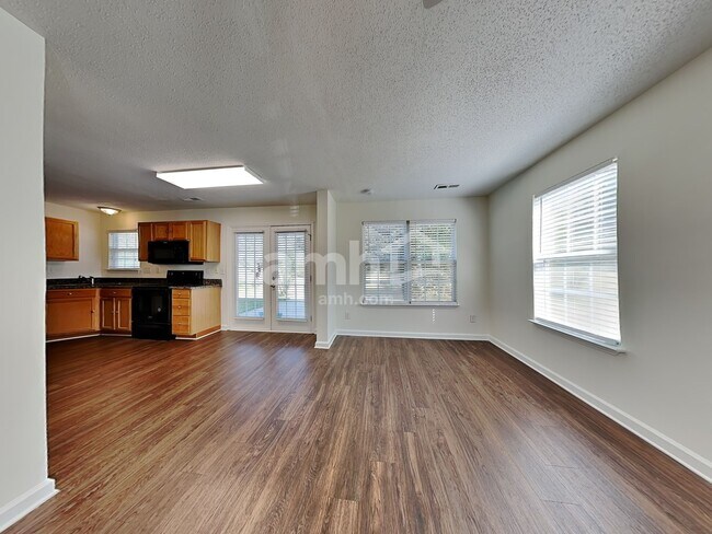 Photo - 4389 Creekview Ct