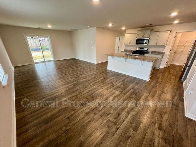 Photo - 534 Evaleigh St