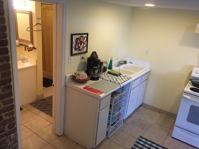 108 Sherwood Ave Unit Convenient and Secluded
