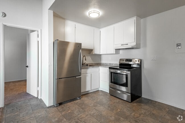 1BR, 1 BA - Kitchen