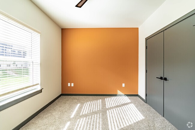 2BR, 2BA - 925SF - Second Bedroom