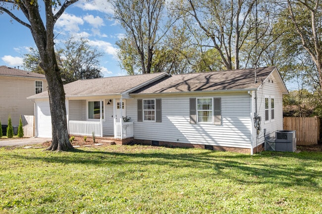 Photo - 209 Nowlin Dr