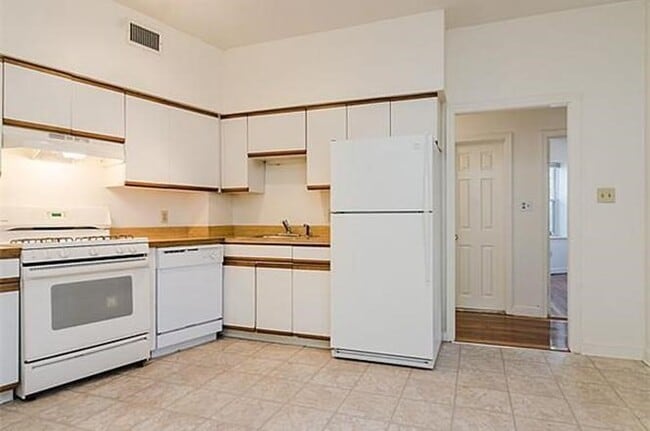 Photo - 153 Chiswick Rd Unit 2