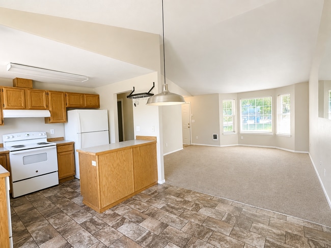 Photo - 3025 SW Reindeer Ave