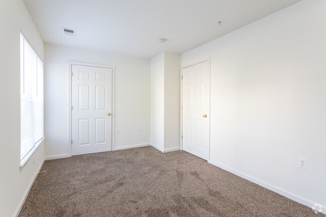 2BR, 2BA - 970 SF