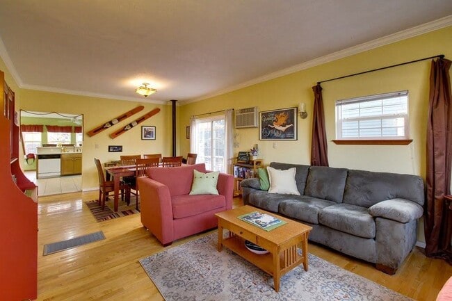 Photo - 1128 Hobson St