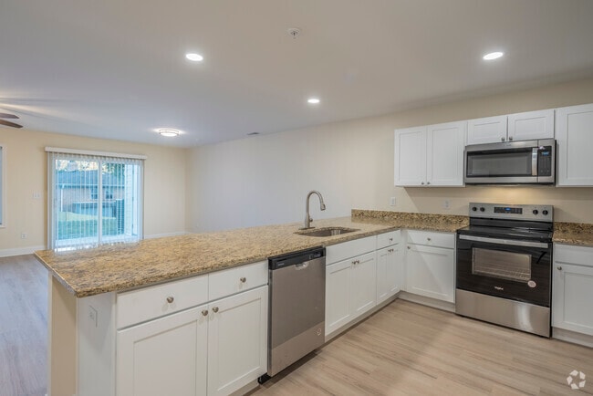3BR, 2.5BA TH 1,600SF - Kitchen - Keystone Luxury Apartments