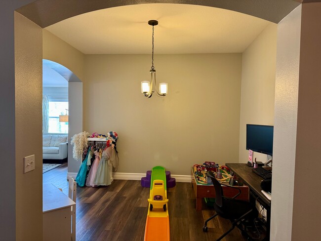 Photo - 2735 Valencia Grove Dr