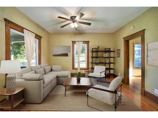 Photo - 894 23rd Ave SE